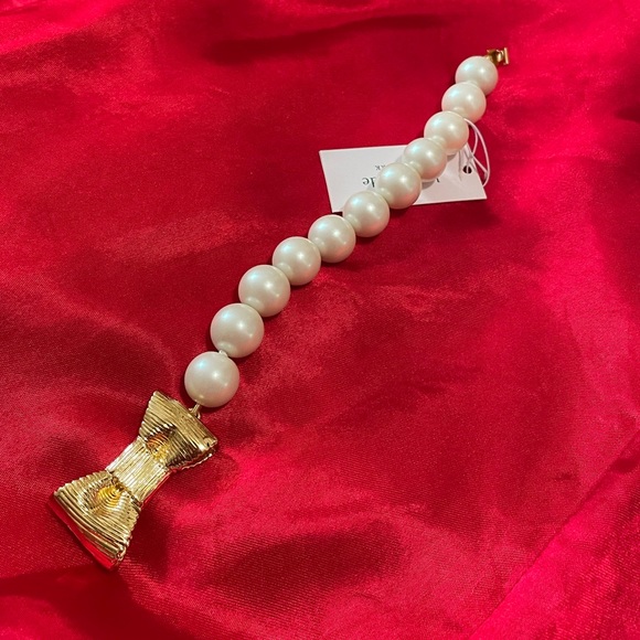 SOLD ON MERCARI!!
NWT-Kate spade gold ‘all wrapped up in pearls’ bow bracelet - Picture 4 of 4